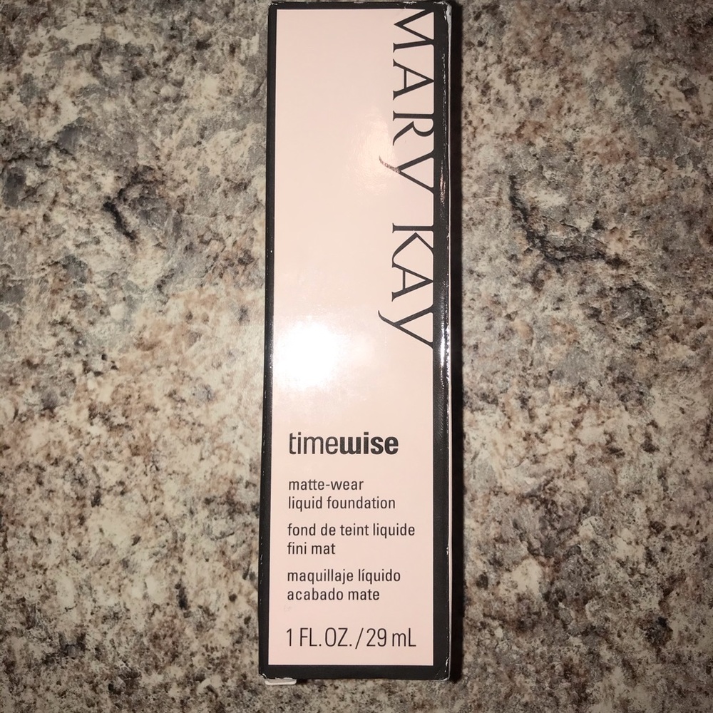 Mary Kay Matte Liquid Foundation in Bronze 6